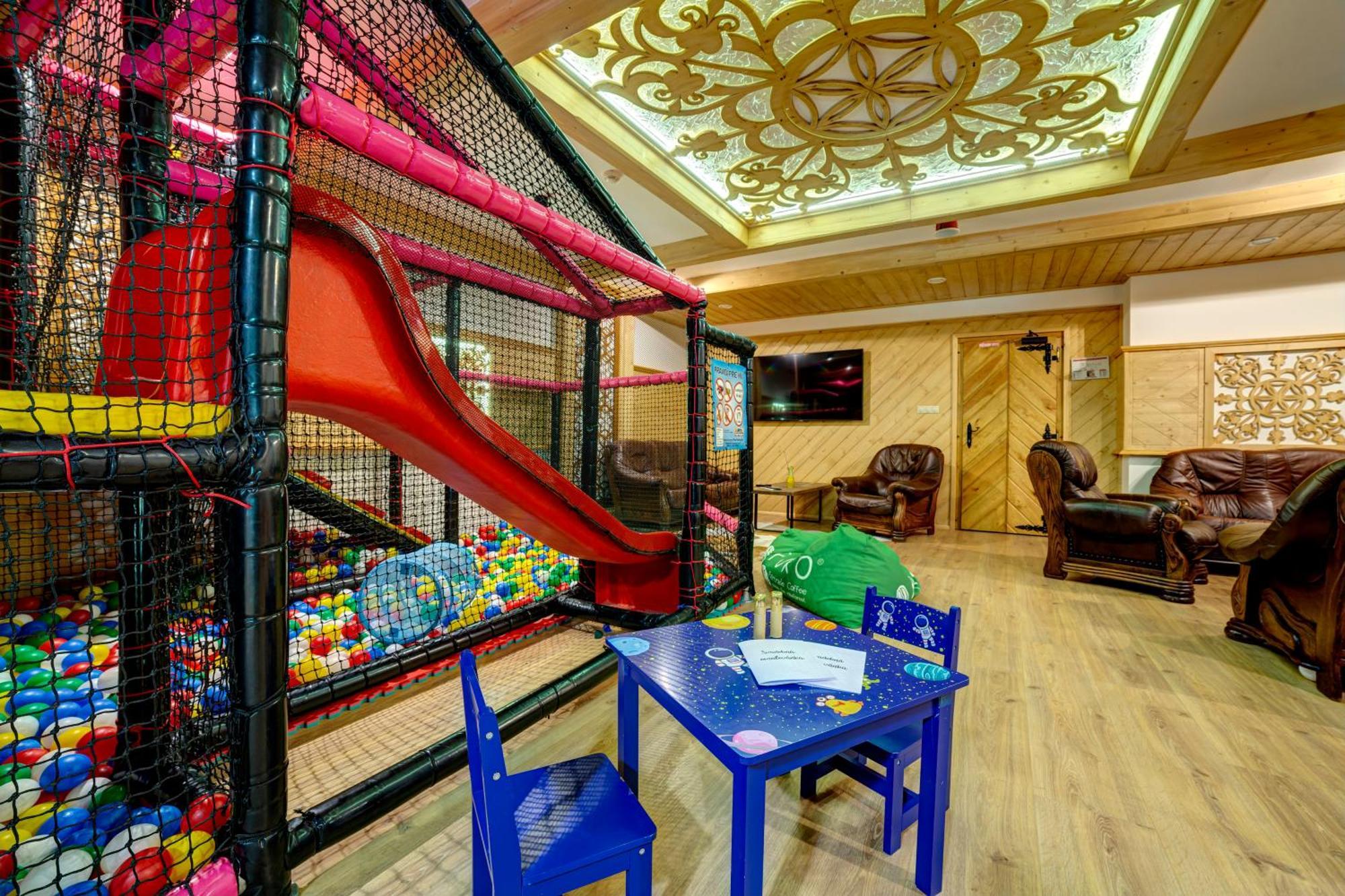 Strachan Family Jasna Hotel